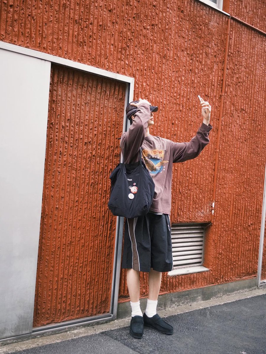 # 왓츠인마이백해주세요 . . 🎒