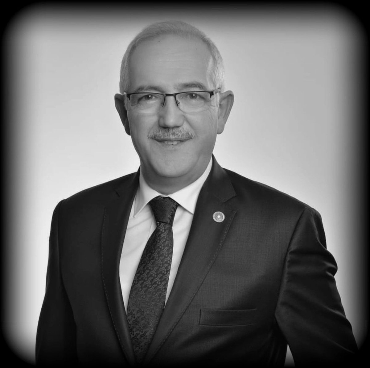 22. 23. 26. Ve 27. Dönem Manisa Milletvekili çalışma ve yol arkadaşımız, hemşehrimiz kıymetli ağabeyimiz İsmail Bilen'in vefat haberini derin bir üzüntüyle öğrendim.

Siyasi nezaketi, samimiyeti ve saygın duruşuyla gönüllerde güzel bir iz bırakan ağabeyimize Allah'tan rahmet;