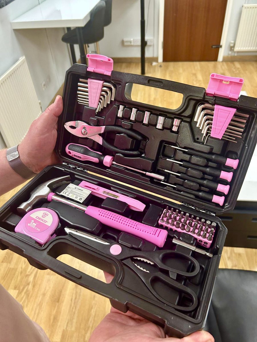 threepointpos's tweet image. Today we celebrated #NationalPinkDay with best dressed winning a prize (a pink toolkit!), and the team also took part in a pink themed quiz! 🦩🌺

Does the pink bring out our eyes? 👀

info@threepd.co.uk

#WearPink #Pink #Quiz #TeamFun