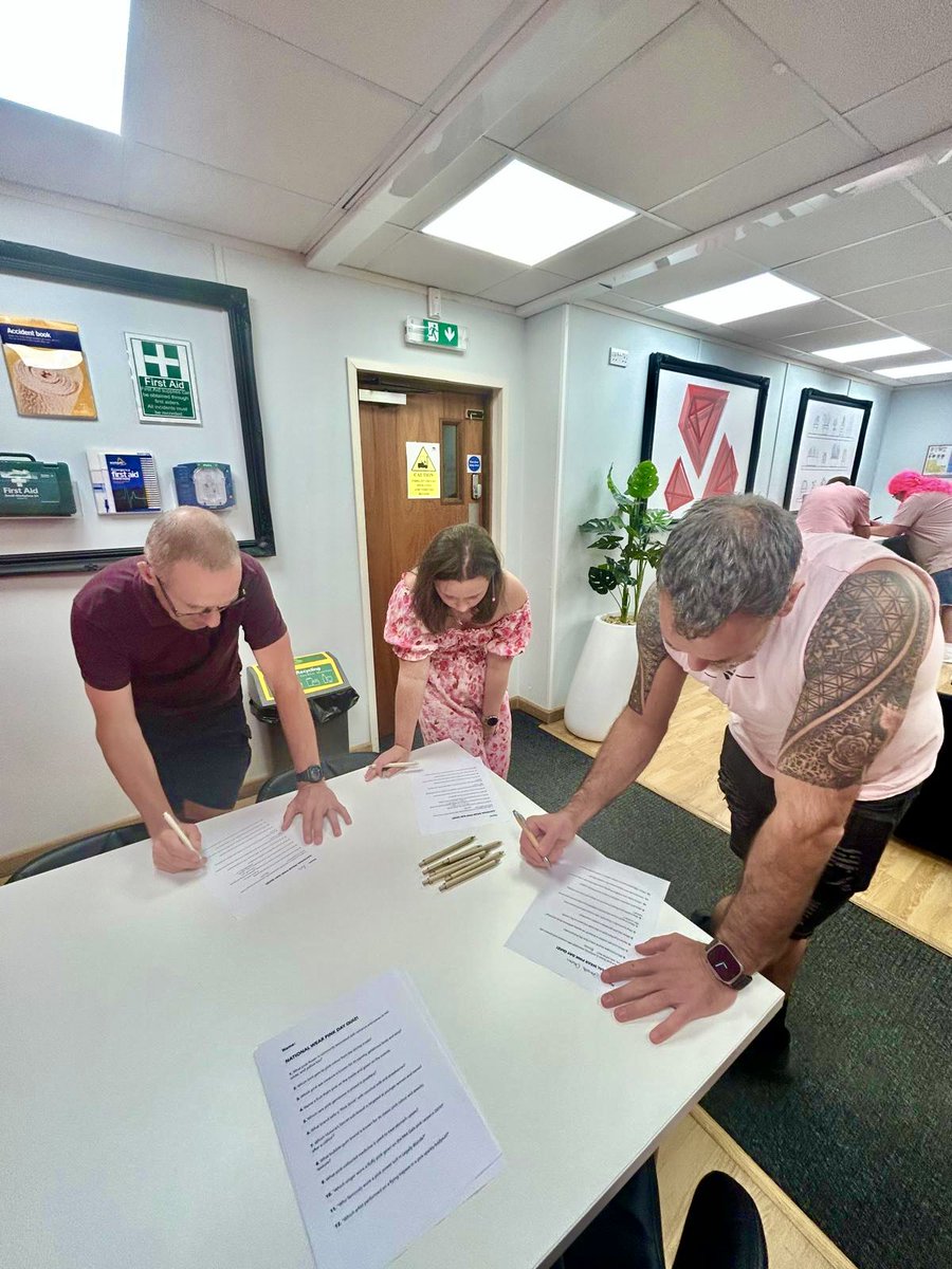 threepointpos's tweet image. Today we celebrated #NationalPinkDay with best dressed winning a prize (a pink toolkit!), and the team also took part in a pink themed quiz! 🦩🌺

Does the pink bring out our eyes? 👀

info@threepd.co.uk

#WearPink #Pink #Quiz #TeamFun