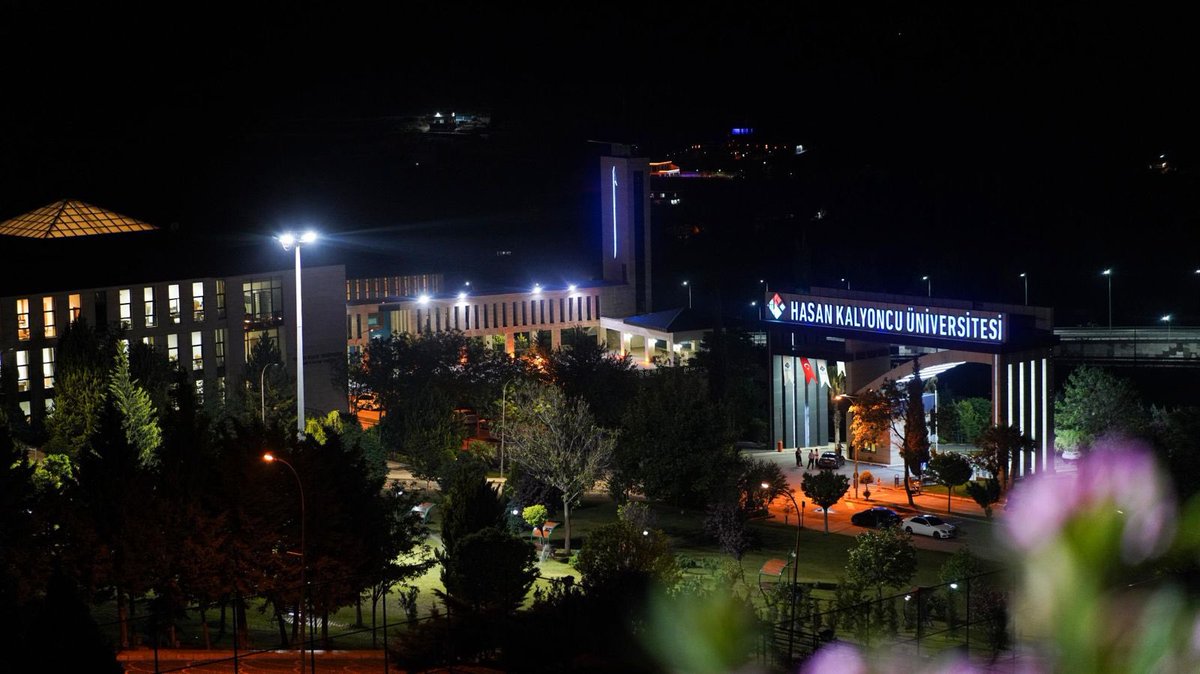 💚 Sıfır atık belgeli kampüs
⚡ Kendi enerjisini üreten altyapı
📉 Karbon ayak izini azaltan sistemler
#HasanKalyoncuÜniversitesi, çevresel duyarlılığı kurum kültürüne dönüştürdü.
#YeşilDönüşüm #HKÜFarkı #SürdürülebilirÜniversite #hkunv