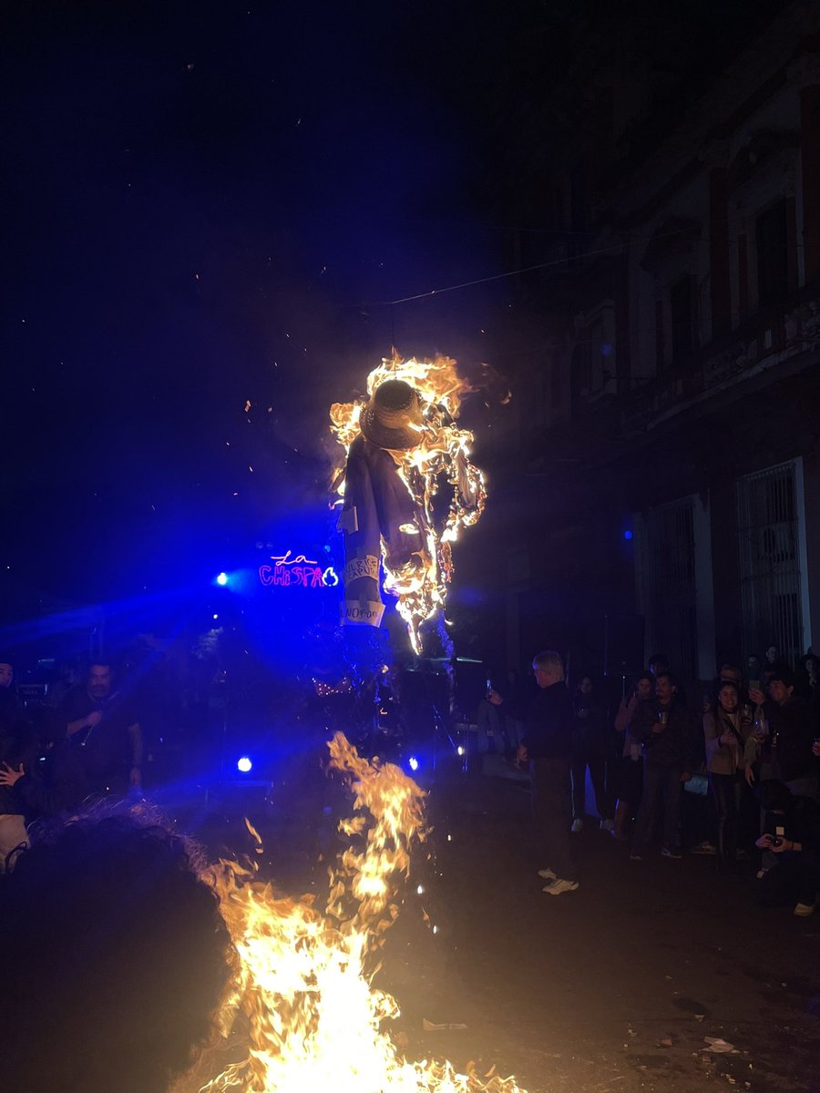 theparaguaypost's tweet image. 📍San Juan Ára, Asunción
The winter festival where Paraguayans become pyromaniacs 🫡🔥
