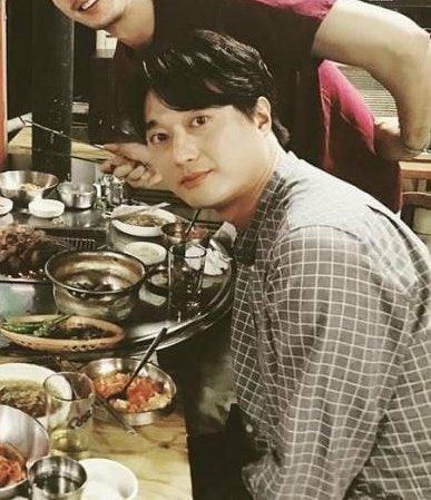 CPU_power_'s tweet photo. 쟝 회색 체크셔츠 https://t.co/rPdwrSI9vt