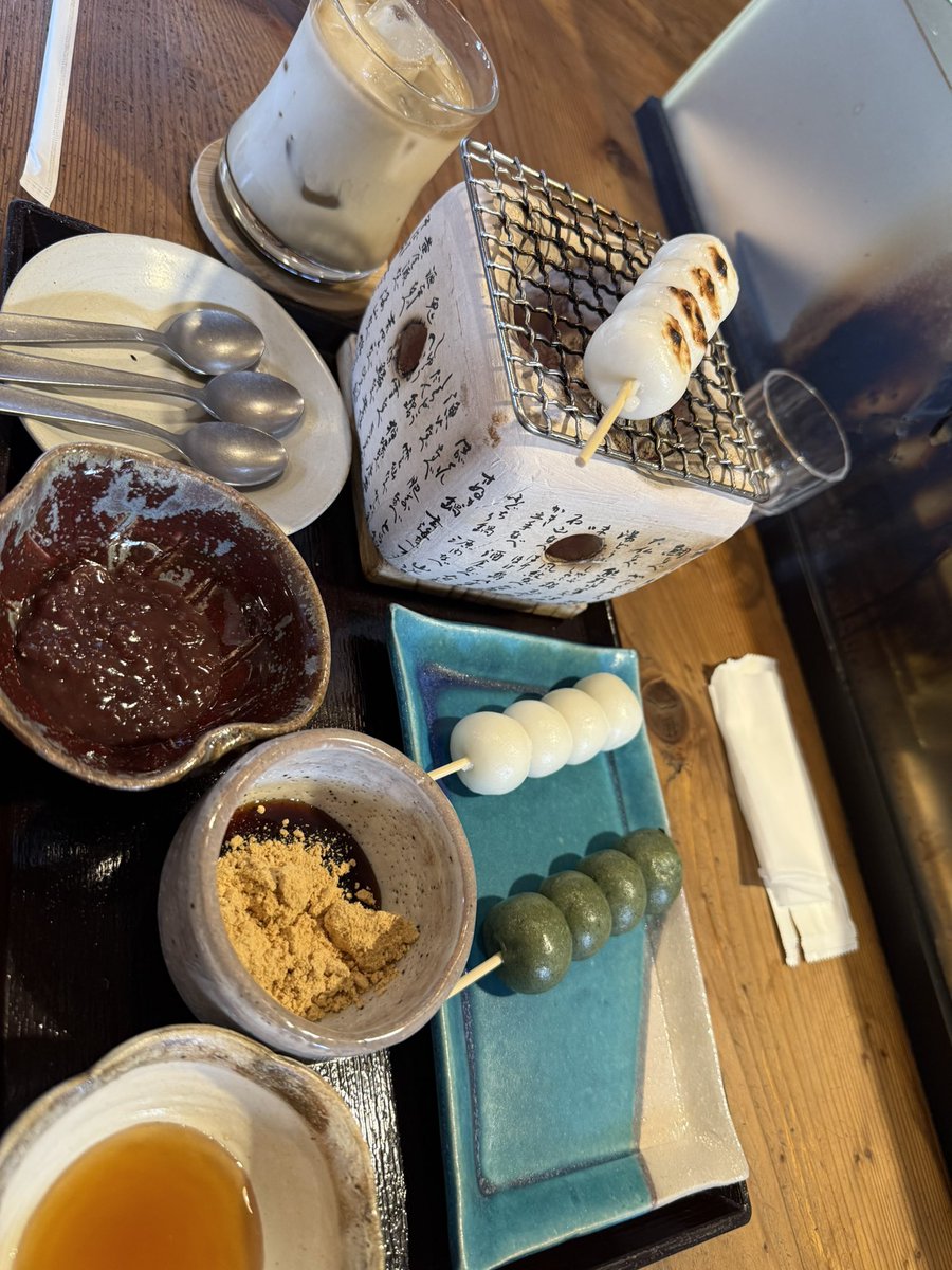 この間の休みに滋賀県に行ってきました
(˙꒳˙ก̀)ﾊｰｲ
目的はラ コリーナのバームクーヘン工場(*ฅ́˘ฅ̀*)❤︎出来たてのバームクーヘン美味しすぎて3個食べてしもた💦
ラコリーナもめちゃ自然でめちゃ楽しかった！！！

ついでに滋賀で食べた団子も添えてʬʬʬ