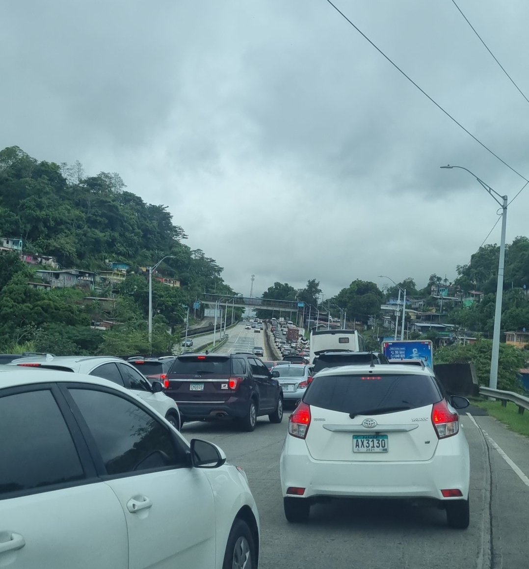 Tráfico en el Corredor Norte dirección Panamá (antes de la salida hacia Colón) <a href="/TraficoCPanama/">Tráfico Panamá</a>