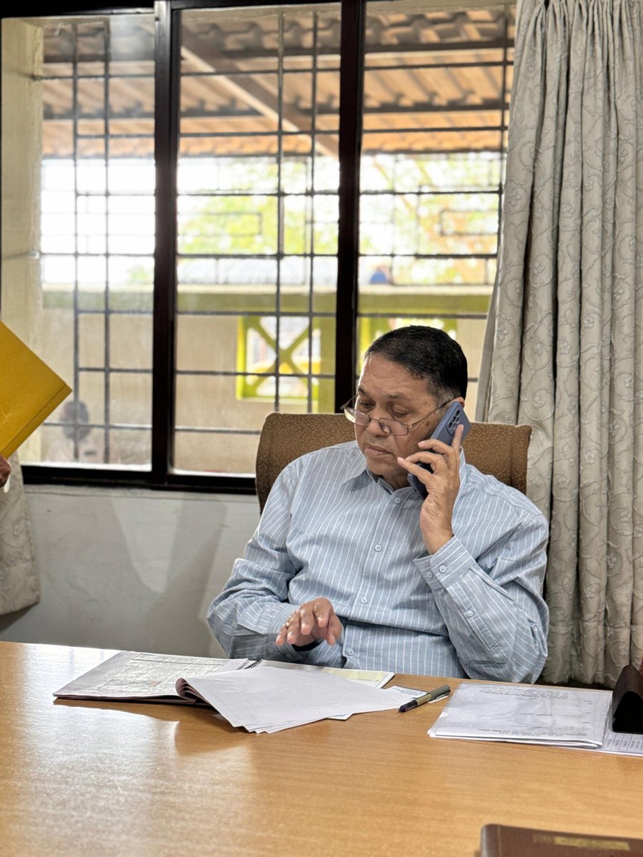 Dwalsepatil's tweet photo. संवादातून समाधानाकडे!

मंचर येथील जनसंपर्क कार्यालयात आयोजित जनता दरबारामध्ये नागरिकांशी थेट संवाद साधून त्यांच्या अडचणी, प्रश्न आणि अपेक्षा जाणून घेतल्या. काही तातडीच्या समस्या संबंधित विभागीय अधिकाऱ्यांशी समन्वय साधून त्वरित मार्गी लावण्याचा प्रयत्न केला.

मंचरसह आंबेगाव शिरूरकरांच्या अडीअडचणी जाणून घेऊन त्या सोडविण्यासाठी मी सदैव कटिबद्ध असणार आहे.