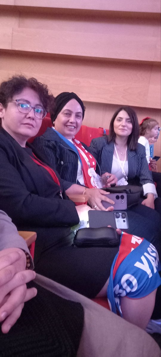 haticetarhan21's tweet photo. 📍Ankara
Sayın Cumhurbaşkanımızın katılımları ile Memur-Sen Vefa buluşmasındayız.
Emekle yoğrulan, emekçilerle büyüyen ve mensubiyetin mesuliyetiyle yol alan
#MemurSen30Yaşında
@RTErdogan
@MemurSenKonf 
@MemurSenKadin https://t.co/mB44YZ0Sai