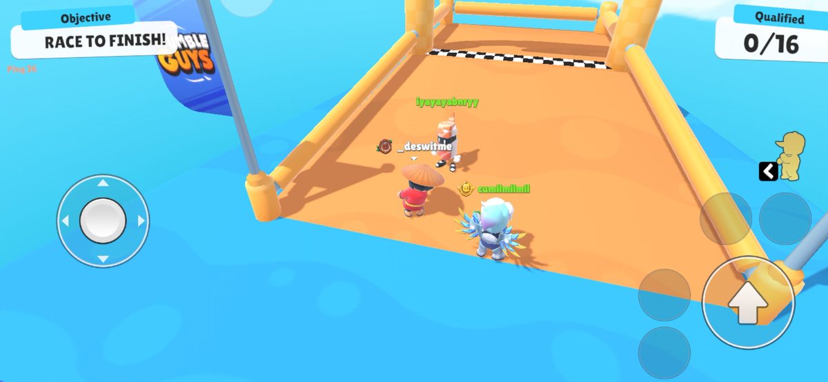 Hari hari bergaya di depan garis finis