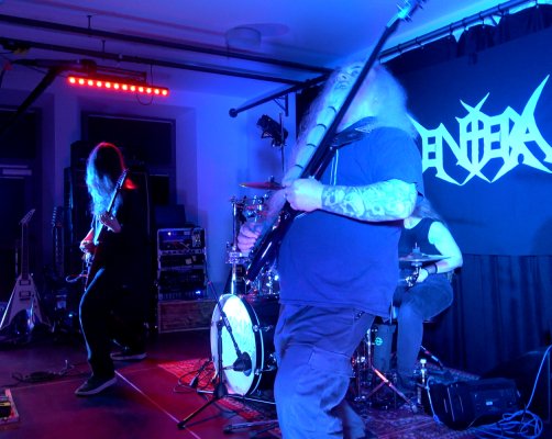 Neue Live Fotos meiner Thrash Band Entera. Dieses ist vom Gig in Schwabach.
#thrashmetal #speedmetal #metalbass #metalband #live #gig #show #schwabach #ibanez #gitarrist #metalguitar #metalmusic