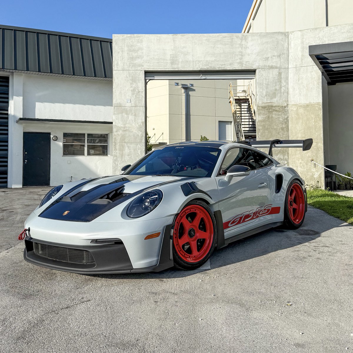 KFLETCH___'s tweet image. Down in Miami with this 992 GT3RS by Zweck. New StrasseWheels setup and full RSR Exhaust. Oh boy, let try not to get a ticket today. Happy Monday everyone !