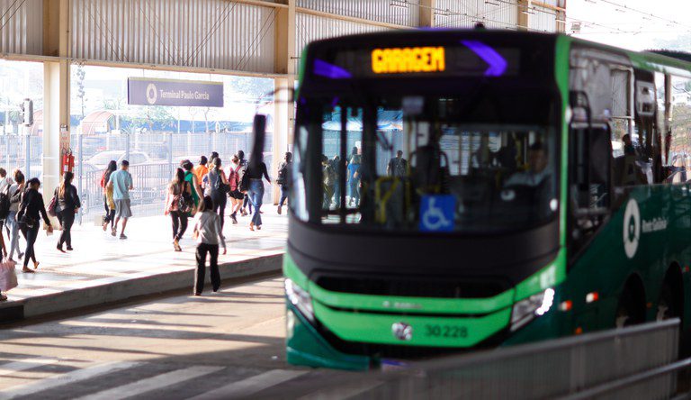 TRANSPORTES | Novo PAC investe R$ 13 bilhões para renovar frota de transporte coletivo.

Iniciativa do <a href="/mdascidades/">Ministério das Cidades</a> prioriza eficiência e já atendeu municípios de todas as regiões do país.

Leia na Agência Gov: trk.ebc.com.br/c3gNc.

📷Marcelo Camargo/ <a href="/agenciabrasil/">Agência Brasil</a>