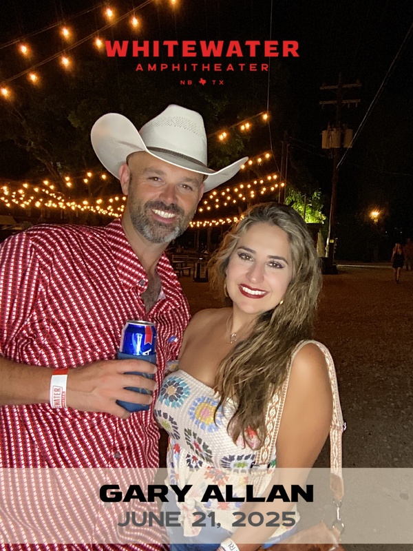 WhitewaterRocks's tweet image. 📸 Caught some memories at the @GaryAllan photobooth lthis weekend?
Tag yourself and your crew!
Check out all of the photos here 👉 simplebooth.com/gallery/xRa5eb…
#GaryAllan #ConcertMemories #PhotoboothFun #CountryMusicVibes