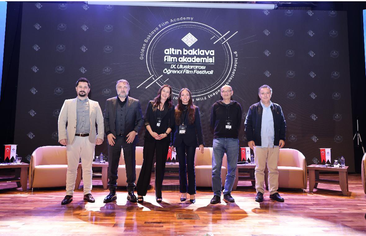 Bkerdogan's tweet photo. 🎬 Genç sinemacıların heyecanla beklediği bir gelenek: Altın Baklava Film Akademisi Uluslararası Öğrenci Film Festivali 
📽️ Ulusal ve uluslararası kısa film yarışması
🏆 Sinemaya destek, genç yeteneklere sahne
#AltınBaklava #HKÜ #KısaFilmFestivali #HasanKalyoncuÜniversitesi https://t.co/lgeDLbqu20