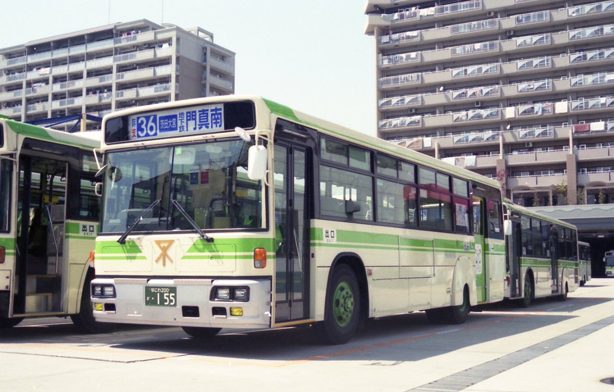 KyukoG67939's tweet photo. 今は無き西日本車体工業、通称西工ボディ　昭和５８年に登場した58MCと１９９６年に登場した96MC、皆さんはどちらのボディが好きですか(但し私個人の趣味の範疇が前後扉と３扉のため)イメージは前後扉(3扉)限定で
全国的にも96MCの前後扉は少ないです。
#西工
#58MC
#96MC
#前後扉 https://t.co/wjIm8dniQ0