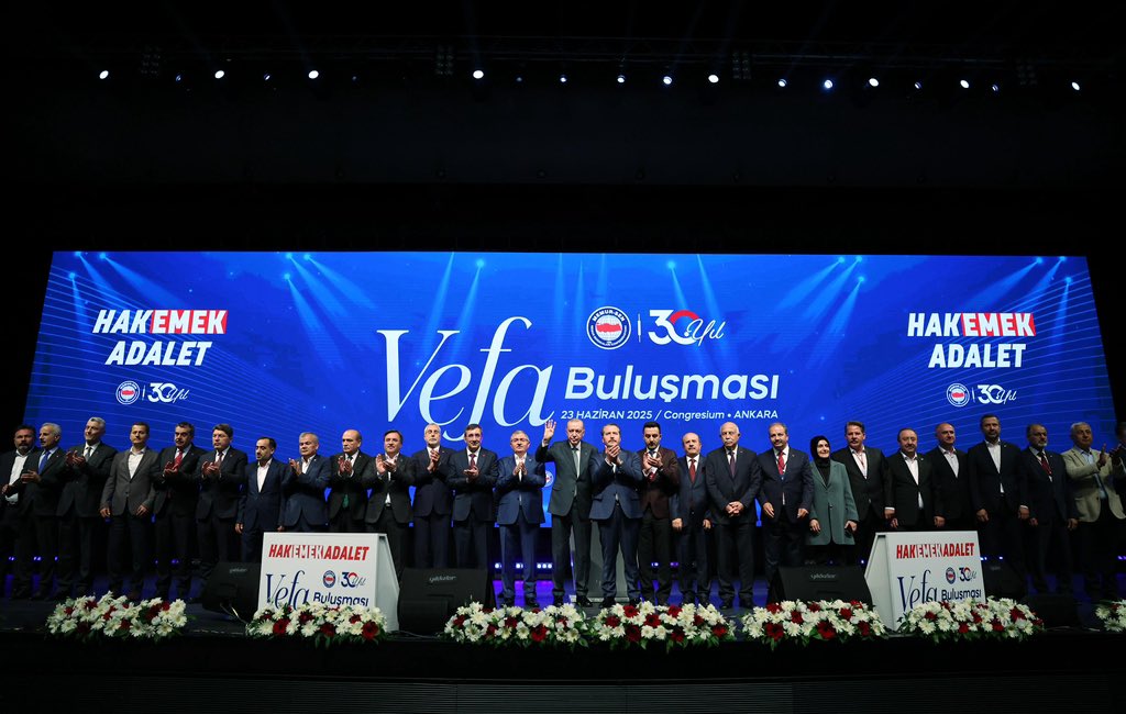 a_uraloglu's tweet photo. 📍Ankara

Memur-Sen 30. Yıl Vefa Buluşması’nı Cumhurbaşkanımız Sn. @RTErdogan’ın teşrifleriyle gerçekleştirdik.

Kuruluşundan itibaren bu çatı altında emekle, alınteriyle, fedakarca çalışan tüm vatandaşlarımıza görevlerinde kolaylıklar diliyorum. 

Kamu çalışanlarımız ile ortak hedef doğrultusunda ülkemizin gelişimi ve kalkınması için birlikte mücadelemizi sürdüreceğiz.

Hak, emek ve adaletle nice 30. yıllara…

#TürkiyeHızlanıyor 🇹🇷