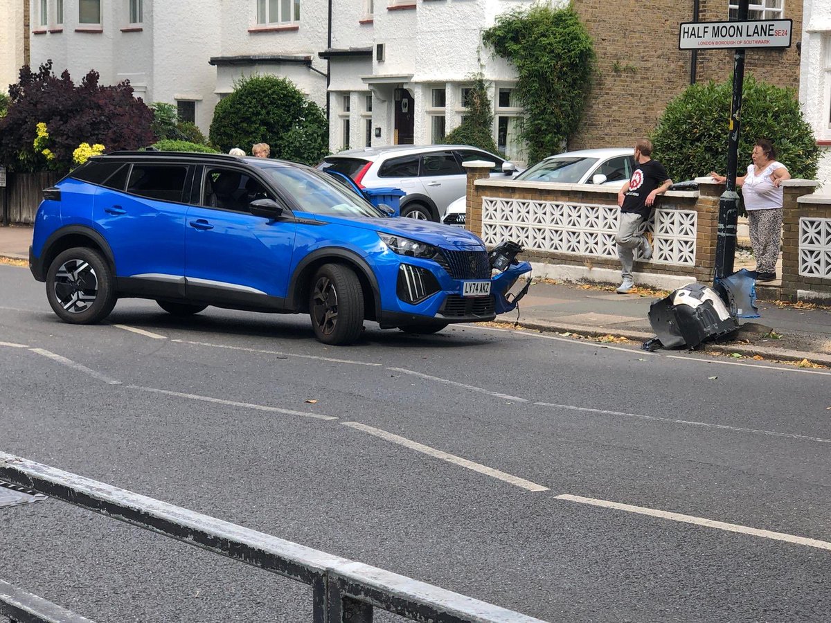 DulwichRoads's tweet image. Another car crash in Dulwich, this morning on Half Moon Lane.
We only post about a fraction of the incidents on our roads. In London there are 23,000 collisions each year, resulting in 3500 seriously injured and over 100 fatalities.
Where is the media outrage at this?