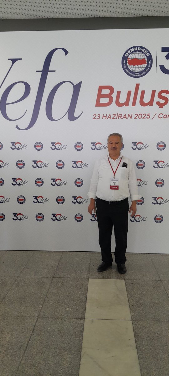 Memur-Sen nin 30. Yıl Vefa buluşmasında Ankarada Memur-Sen Başkanlarımız ve geçmişte Memur-Sen e hizmet vermiş gönül vermiş değerli Başkanlarımizla vefa buluşmasında bir araya geldik.. Bu kutlu harekete emek vermiş gönül vermiş Değerli Başkanlarıma hayırlı uzun