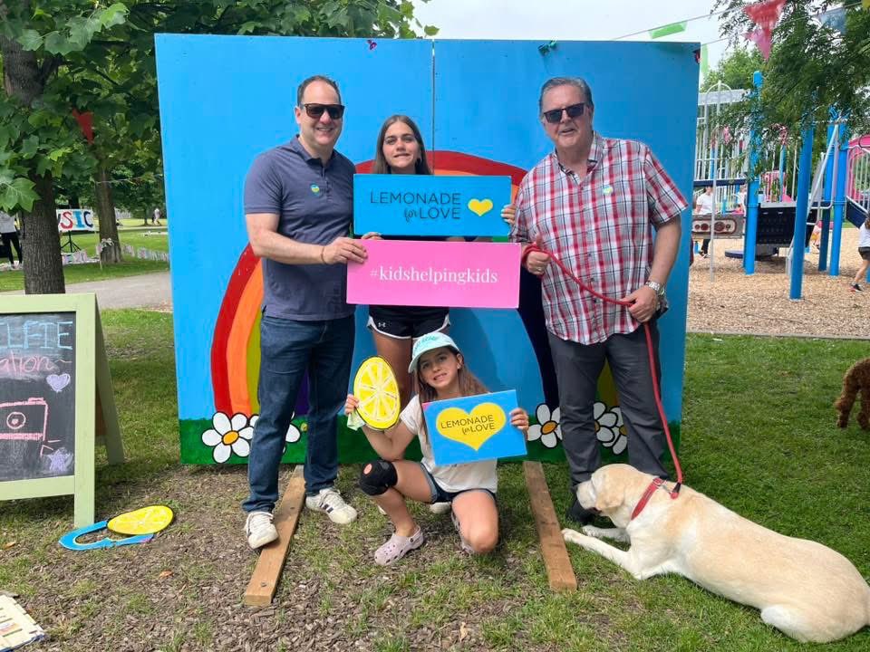 j_maloney's tweet image. Lemonade for Love 🍹🍋 created by Etobicoke youth to help our community-supporting @SC_Preschool put on its 10th community fair in Fairfield Park Saturday.
@johnzerucelli, Walnut, and I stoped by to support.
Great music, great atmosphere, and also wonderful to see @tps22div.