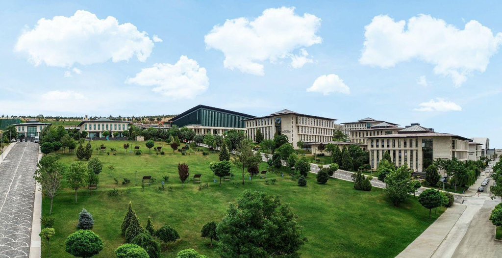goktasme's tweet photo. 🎓 9 fakülte
📚 36 bölüm
🎓 73 yüksek lisans programı
🌿 500.000 m²’lik doğayla iç içe modern kampüsüyle Hasan Kalyoncu Üniversitesi’ne adaylarımızı bekliyoruz. 

#HKÜ #Akademik #hkunv #HasanKalyoncuÜniversitesi https://t.co/Sv0TXMnrEQ