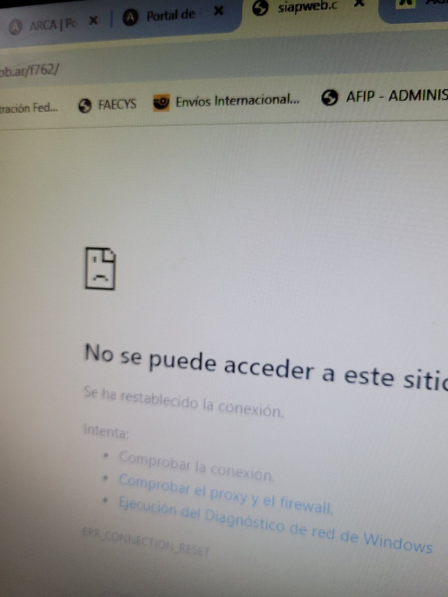 Caro96759552's tweet photo. @ARCA_informa @LuisCaputoAR @MinEconomia_Ar @ConsejoCABA servicios hoy vence ganancias y bienes personales. 1030 y no funka! Los contadores tenemos vida además de nuestra vida laboral. Quien nos paga el stress, quien nos paga la vida que perdemos por dejar de estar en familia? https://t.co/wdKeXVlNEP