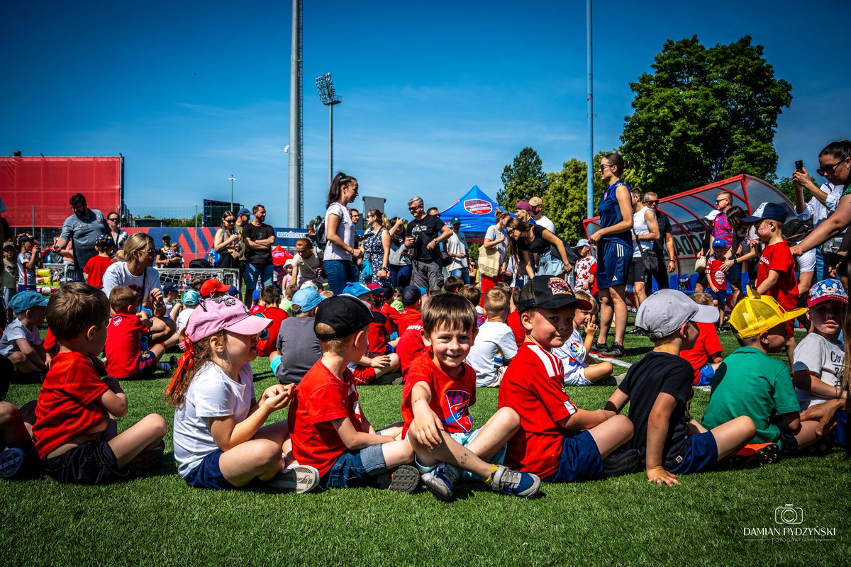 🔙 Blisko 3️⃣0️⃣0️⃣ dzieci wzięło udział w zakończeniu roku szkolnego Małej Akademii Raków!

Więcej 👉 bit.ly/44BiMEr

Dziękujemy za wspólnie spędzony czas! ❤️💙