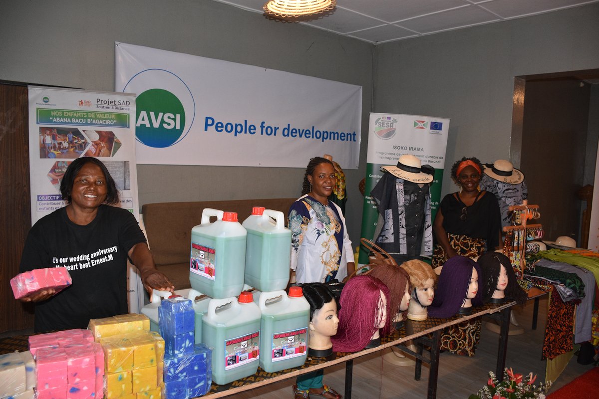 AVSI BURUNDI (@avsiburundi) on Twitter photo 19 juin : Nous avons célébré #FestadellaRepubblica avec une participation vibrante des projets de la <a href="/FondazioneAVSI/">Fondazione AVSI</a>. Tambours, danses et expositions au programme. C'est en compagnie d'hôtes de marque dont <a href="/MauroMassoni/">Mauro Massoni</a>, Ambassadeur 🇮🇹 au 🇧🇮 et délégués <a href="/MAEBurundi/">MAECD</a>.
#AVSI 19 juin : Nous avons célébré #FestadellaRepubblica avec une participation vibrante des projets de la <a href="/FondazioneAVSI/">Fondazione AVSI</a>. Tambours, danses et expositions au programme. C'est en compagnie d'hôtes de marque dont <a href="/MauroMassoni/">Mauro Massoni</a>, Ambassadeur 🇮🇹 au 🇧🇮 et délégués <a href="/MAEBurundi/">MAECD</a>.
#AVSI