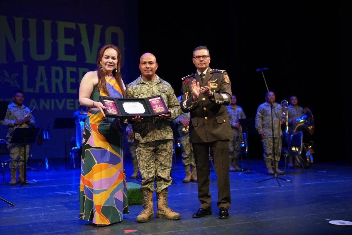 Carmen Lilia Canturosas (@carmenliliacrv) on Twitter photo En el marco del 177 aniversario de #NuevoLaredo, la Banda de Música de la IV Región Militar de la <a href="/SEDENA_MEX/">EJÉRCITO MEXICANO</a> nos regaló una presentación que nos puso la piel chinita.🎷
Gracias a todas las familias que se dieron el tiempo de acompañarnos y ser parte de esta celebración tan En el marco del 177 aniversario de #NuevoLaredo, la Banda de Música de la IV Región Militar de la <a href="/SEDENA_MEX/">EJÉRCITO MEXICANO</a> nos regaló una presentación que nos puso la piel chinita.🎷
Gracias a todas las familias que se dieron el tiempo de acompañarnos y ser parte de esta celebración tan