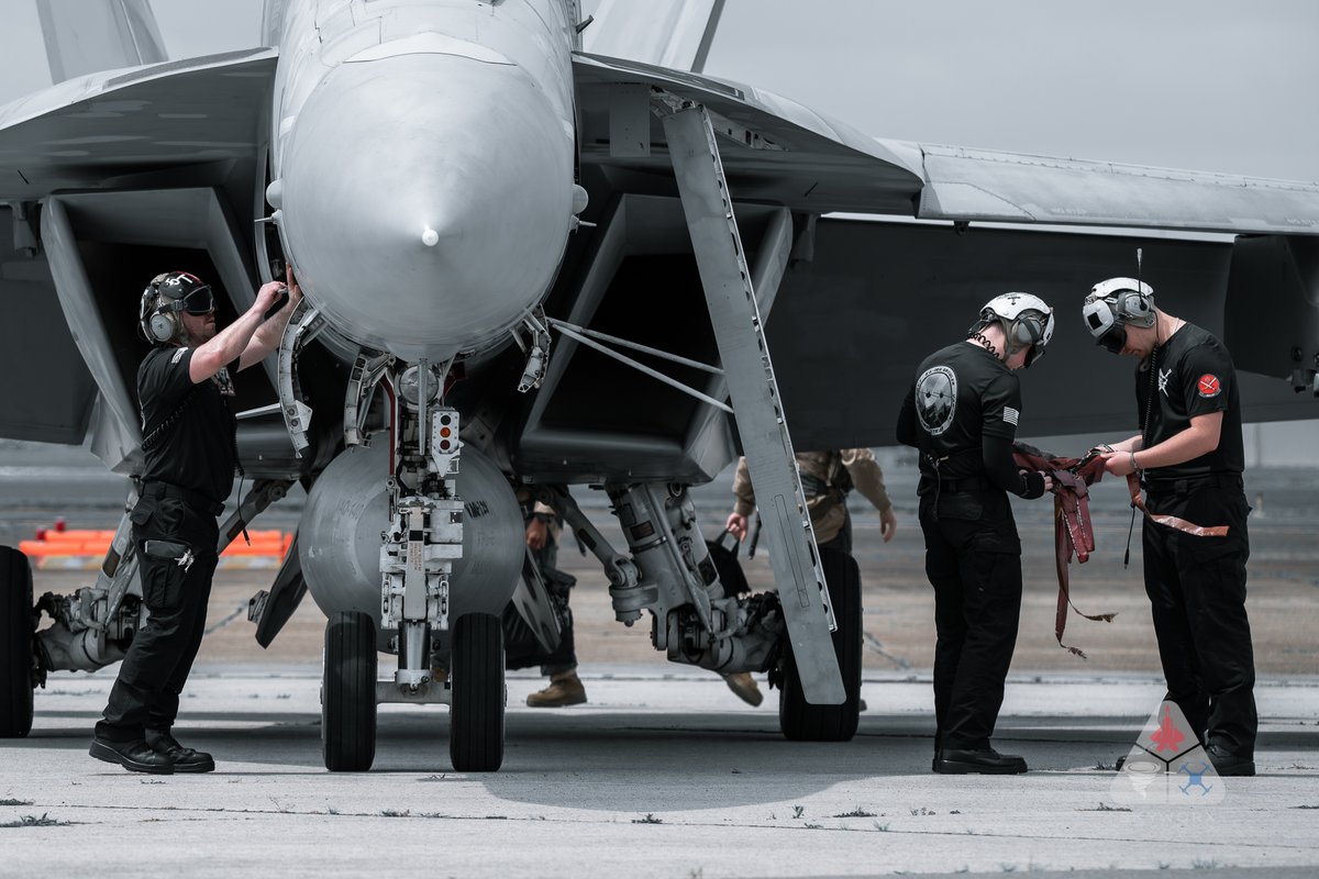 Skyworx_Media's tweet image. Maintainer Monday!!!  The guys and gals that make it happen!!!

#maintainer #airshow #avgeek #aviation #AviationNews #Navy #Airforce
