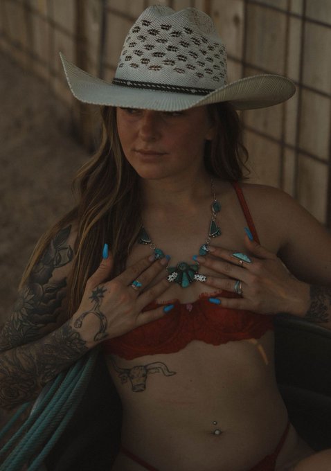 Watch Megan's leaked NSFW photo on TwXstars