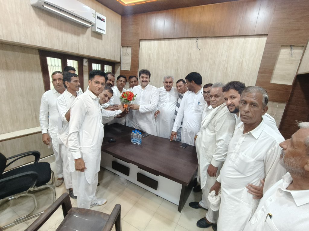 3. आदमपुर और हिसार आवास पर आज कार्यकत्र्ताओं की समस्याएं सुनीं तथा अधिकारियों से बातचीत करके उन्हें दूर करवाने का प्रयास किया। आदमपुर में चल रहे विकास कार्यों का जायज़ा लिया। अपनों के सुख-दुख में शिरकत की। भव्य बिश्नोई के प्रयासों से आदमपुर में विकास कार्य प्रगति पर हैं। प्रदेश