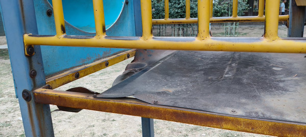 PunitPrabhakar's tweet photo. What a dangerous and pathetic condition of the park at mohali (Silvi park phase 10) if anything happens  who will be responsible for it.Please take some action  @CMOPbIndia @mcsasnagar https://t.co/pr8iXtvAxA
