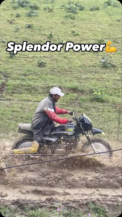 Arpit_ojhaa's tweet photo. Hero bikes, especially the Splendor model, have some of the best mudguards. They effectively shield the rider from mud while unintentionally spraying the vehicles right behind!

Worst mudguard design by @HeroMotoCorp https://t.co/cXiARqtfXk