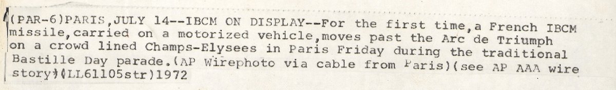 Franck_Laidin's tweet photo. SSBS S2 sur véhicule (à identifier) lors du défilé du 14 juillet 1972 devant l'Arc de Triomphe à Paris. Il était suivi d'un VTE et d'un VTC.
© AP LL61105str
Collection personnelle
@DGA @ESA_History @CEA_Officiel @ecpa_d 
#nucleaire #nuke #Histoire #History #dissuasion #deterrence https://t.co/EsfbzPVeC8