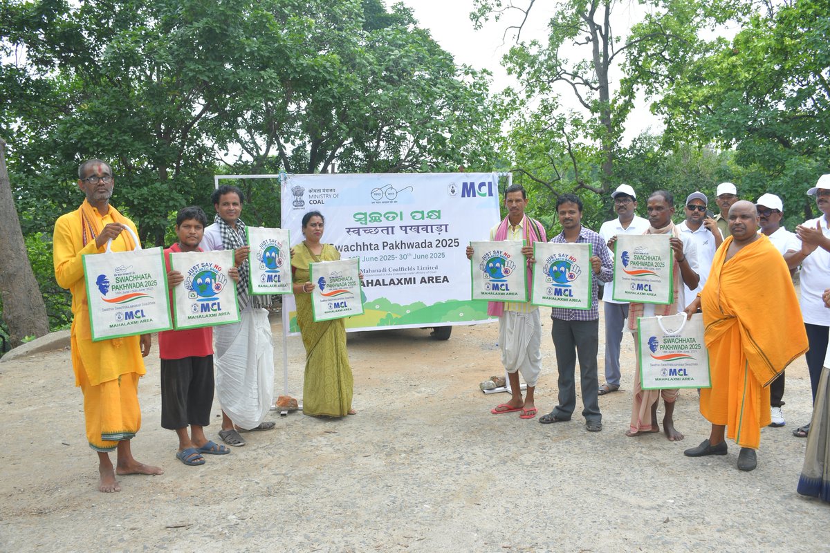 Mahalaxmi_MCL's tweet photo. Under #SwachhataPakhwada2025, a Cleanliness Drive was organized at Koili Ghughar Waterfall, a well-known local tourist destination, on 23rd June.
Led by GM Shri Ojha, the event focused on sustainable practices &amp; plastic reduction. Jute bags distributed.
#MCL #SwachhBharat https://t.co/apkD77yJyD