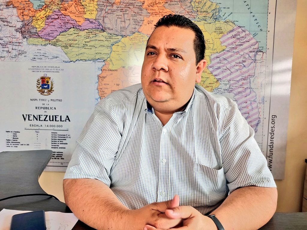 ¡1452 días!
De nuestra detención arbitraria y privación ilegítima de la libertad.
Mi Hno. Javier Tarazona Dir. de <a href="/FundaREDES_/">FundaREDES</a> sigue detenido cumpliendo una sentencia anticipada sin cometer delitos. 
Exigimos sea puesto de inmediato en libertad.
#LiberenAJavierTarazona 
#23Junio