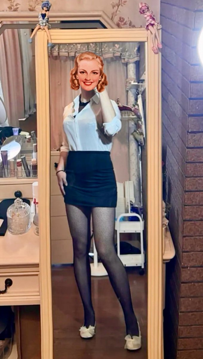 XXL码的慕菲OL套装！！没机会撸妆用个贴纸！（更新借脸系列😂）
#伪娘 #CD #可爱的男孩子 #女装大佬