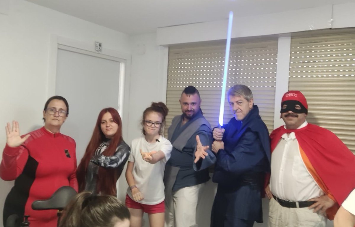 ¡Último programa del curso para Onda APAIPA! Hablamos de la XVI Gala por la #Inclusion, entrevistamos a los ganadores de Relato Juvenil... Y recibimos la visita sorpresa de Los Frikis de la Galaxia. Escúchanos hoy #lunes 23 a partir de las 19h en Radio Las Águilas 107.7FM