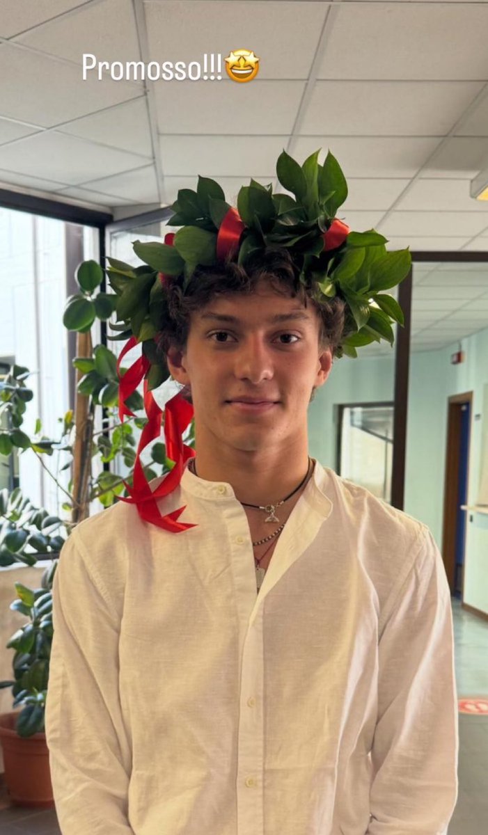 นึกถึงไกลบ้านอีพีไปโบโลญญ่าเลยย ยินดีกับคิมิที่ได้ใส่ช่อลอเรลน้า 👏👏