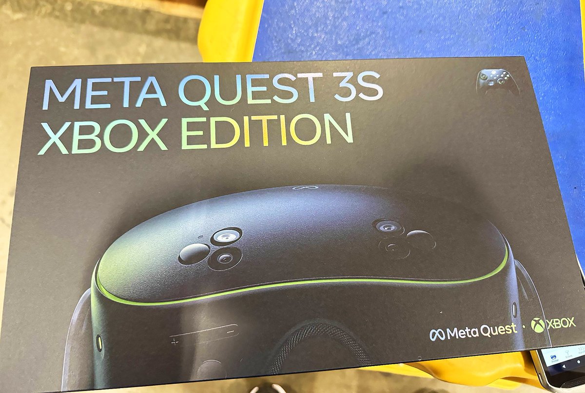 KognitaPoland's tweet image. It looks cool as hell, but if Meta doesn’t include Quest Touch controllers, most people won’t stick with it.
Why?
Fresnel lenses = poor image quality.
Once the novelty wears off, it won’t be enough. It needs Touch controllers so people can also use it for VR gaming.