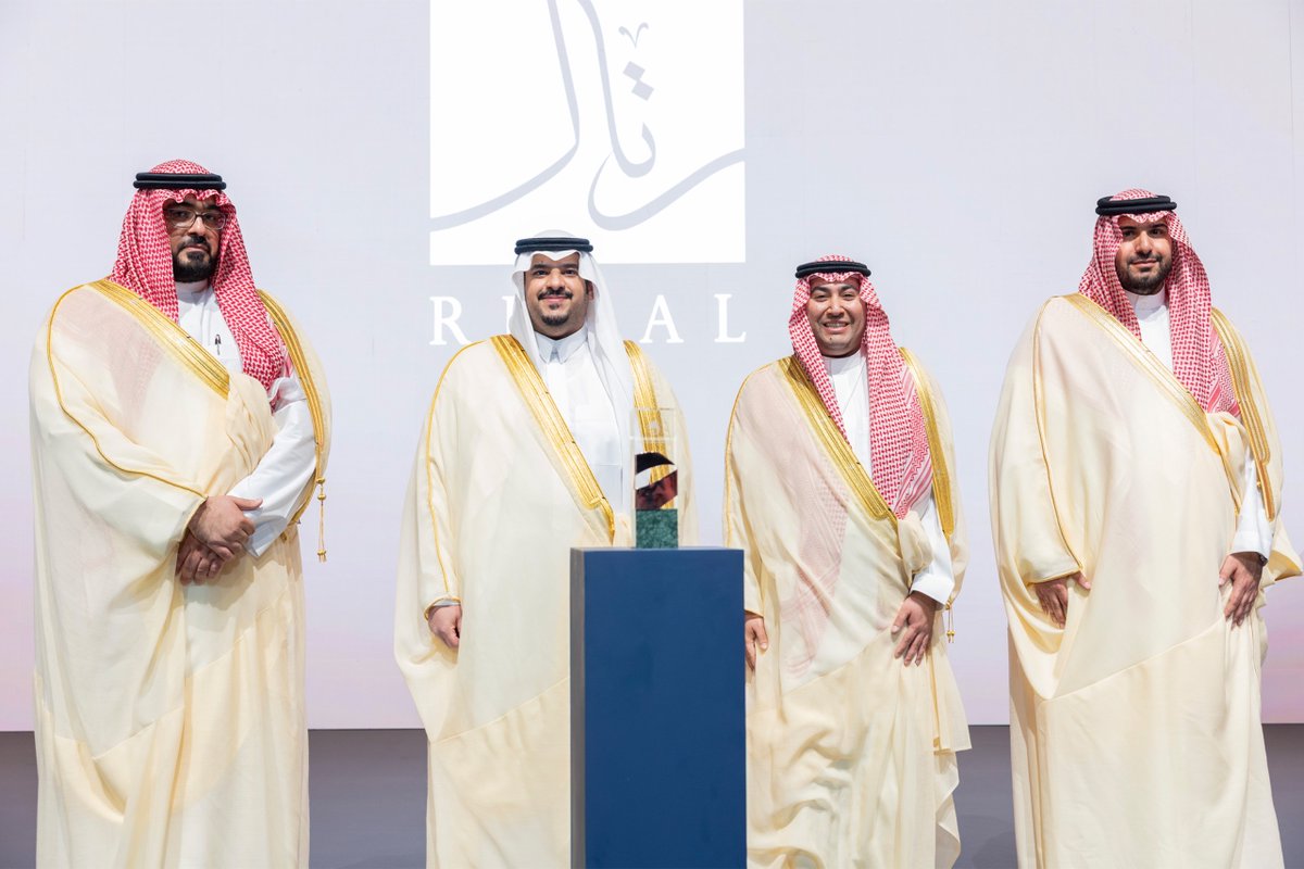 من القطاع الخاص؛ شركة رتال للتطوير العمراني تستلم درع المستوى البرونزي تقديرًا لالتزامها بأعلى معايير الجودة ضمن الدورة السابعة لـ #جائزة_الملك_عبدالعزيز_للجودة
#سعيٌ_نحو_التميز