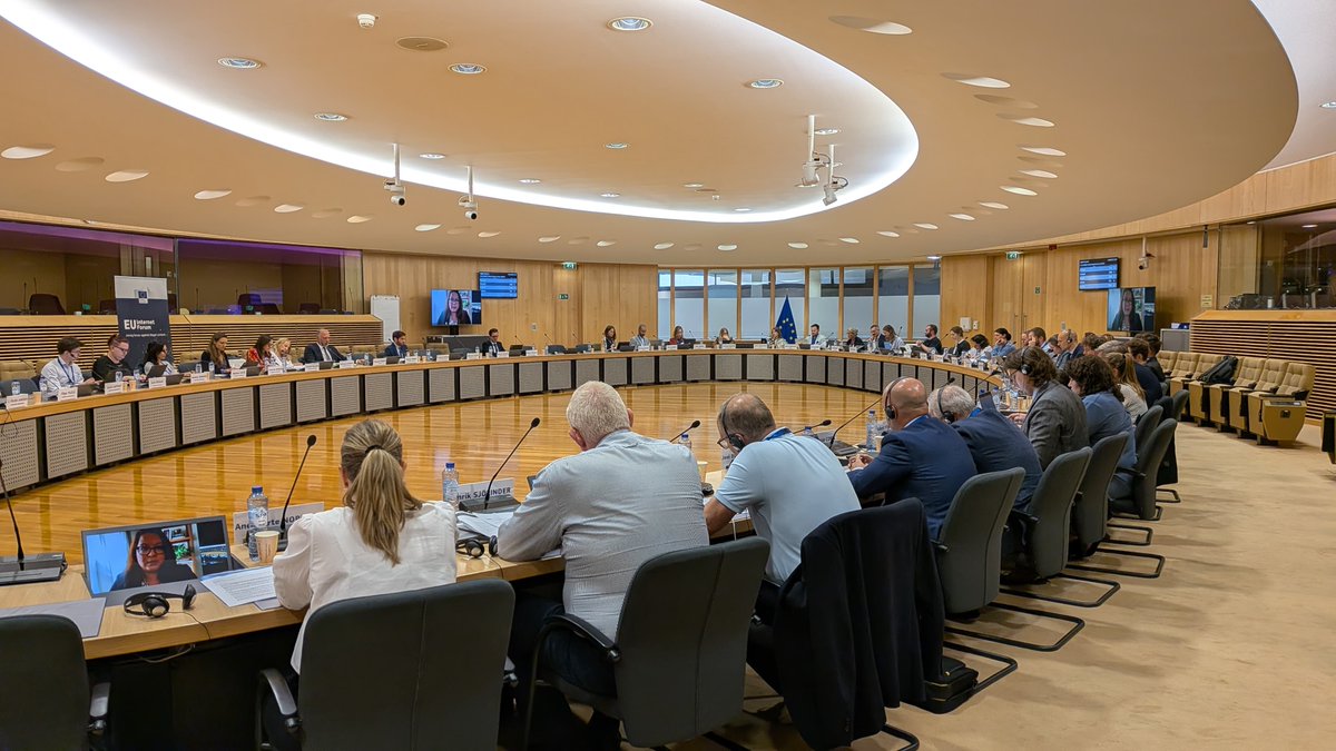 EUHomeAffairs's tweet photo. 🚨 At today’s #EUInternetForum Senior Officials Meeting, we address:
🔗Cross-over online harms & violent extremist online communities.
🛡️ Revision of the EU Crisis Protocol under the #ProtectEU Strategy.
🧭 Future activities to strengthen the EU’s #PCVE agenda.
#SecurityUnion https://t.co/9QkdYXhTnP
