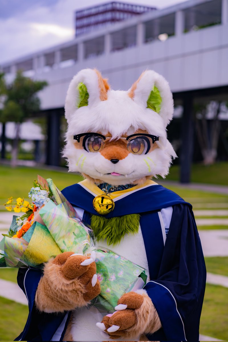 也是毕业了🎓
📷:@小久
#furry
#fursuit 
#FursuitsEveryday
