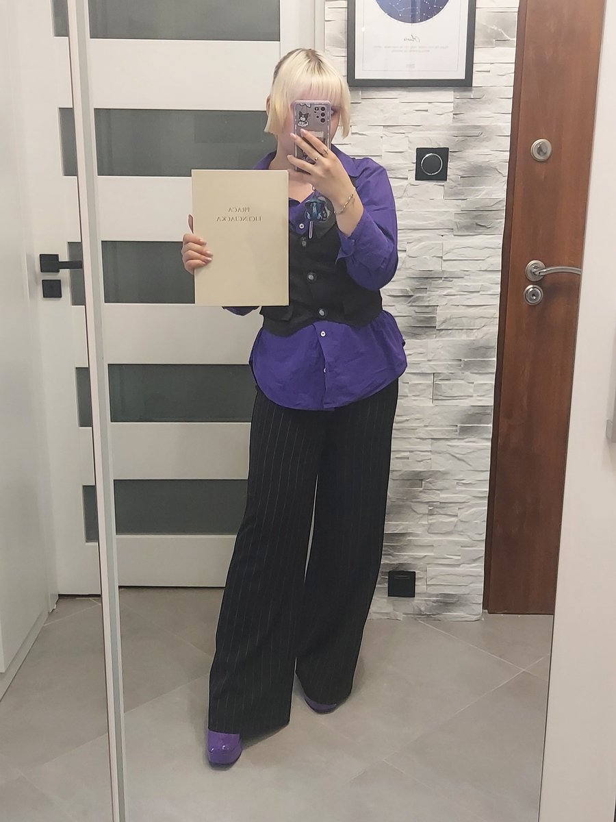 Praca o Dark Soulsach obrobiona na 4,5 w outficie Williama Aftona!!!
Czy może być coś piękniejszego???