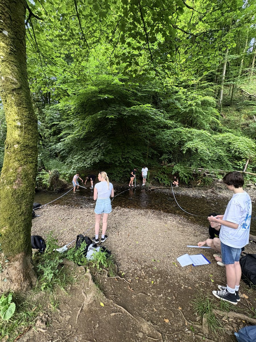 HumanitiesBH's tweet image. Year 10 Geographers had a lovely day in River Ilston, leading up to Three Cliffs Bay, as part of their coursework! They were all absolutely fantastic.