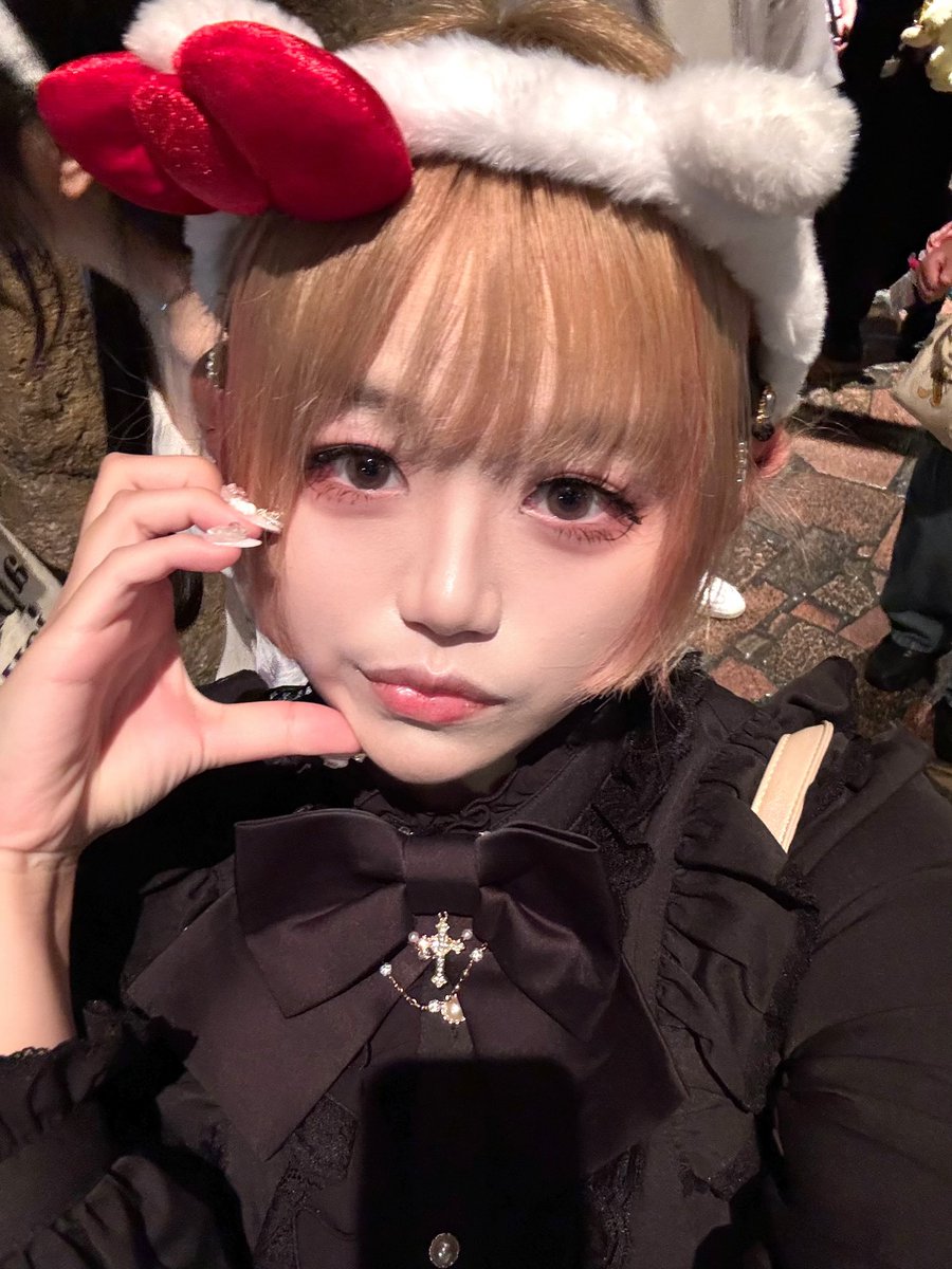lirenjunde's tweet photo. 🐱🎀⁉️ https://t.co/0IzX4jyYrD