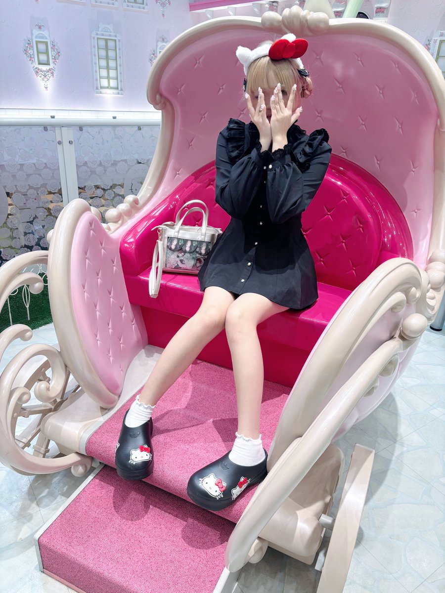 lirenjunde's tweet photo. 🐱🎀⁉️ https://t.co/0IzX4jyYrD