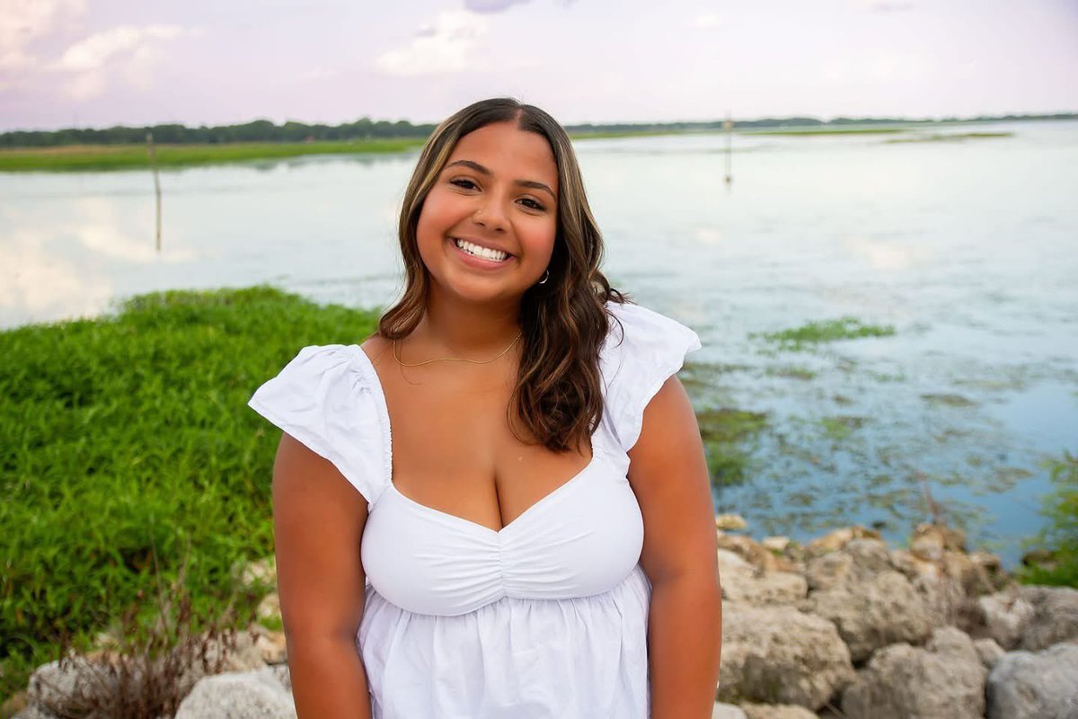 FKMemories's tweet image. 🎓 Degree earned. Future unlocked. 

#GraduationVibes #SheDidIt #ProudGraduate #CapAndGown #DiplomaDay #GraduationGlow #GradGoals #WalkingTheStage #FutureIsNow #GradStyle #LevelUpMoment #MilestoneAchieved #CrownedWithSuccess #FromBooksToBoss #NextChapter #EducatedAndProud #Cheers