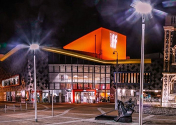 Welsh Country (@welshcountry) on Twitter photo Discover an exciting lineup of upcoming events and shows at Theatrau Sir Gâr theatres in Carmarthen and Llanelli
welshcountry.co.uk/theatrau-sir-g…
<a href="/TheatrauSirGar/">TheatrauSirGar</a> #theatrausirgar #theatre #familytheatre #whatson #whatsonwales Discover an exciting lineup of upcoming events and shows at Theatrau Sir Gâr theatres in Carmarthen and Llanelli
welshcountry.co.uk/theatrau-sir-g…
<a href="/TheatrauSirGar/">TheatrauSirGar</a> #theatrausirgar #theatre #familytheatre #whatson #whatsonwales