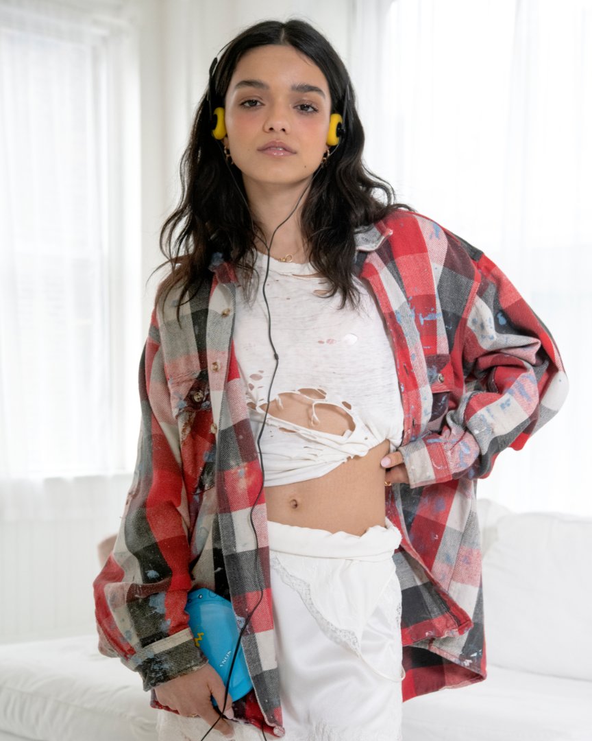 i_D's tweet photo. "There are obviously things that are at stake by being outspoken, but nothing is worth innocent lives," Rachel Zegler explains. 

"My heart doesn’t have a fence around it, and if that is considered my downfall?” There are worse things.” https://t.co/HMHSE28vf6