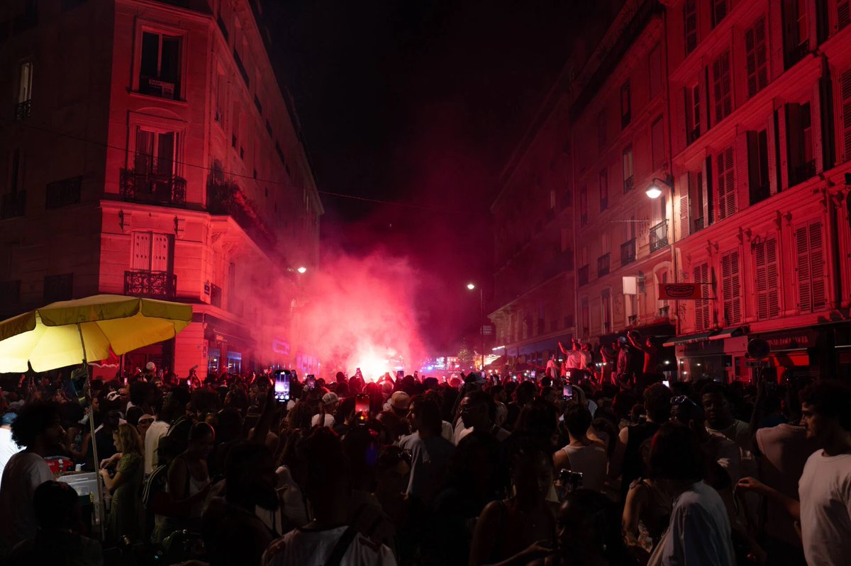 มีผู้บาดเจ็บ 1,500 รายจากความรุนแรงใน "เทศกาลดนตรี" ในกรุงปารีส ฝรั่งเศส

หญิงสาวมากกว่า 100 รายถูกแทงด้วยเข็มฉีดยาและวางยาพิษ

ในงานเทศกาล Fête de la Musique ที่ฝรั่งเศส เกิดความรุนแรงขึ้น ส่งผลให้มีผู้บาดเจ็บเกือบ 1,500 ราย สตรีมากกว่า 100